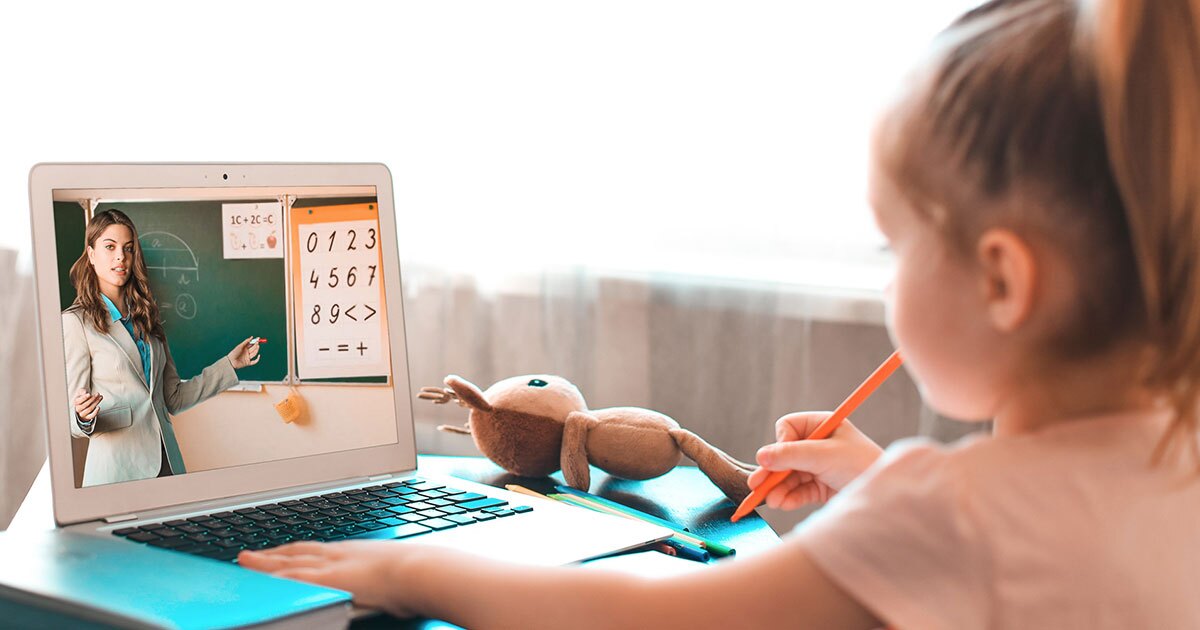 child doing online learning